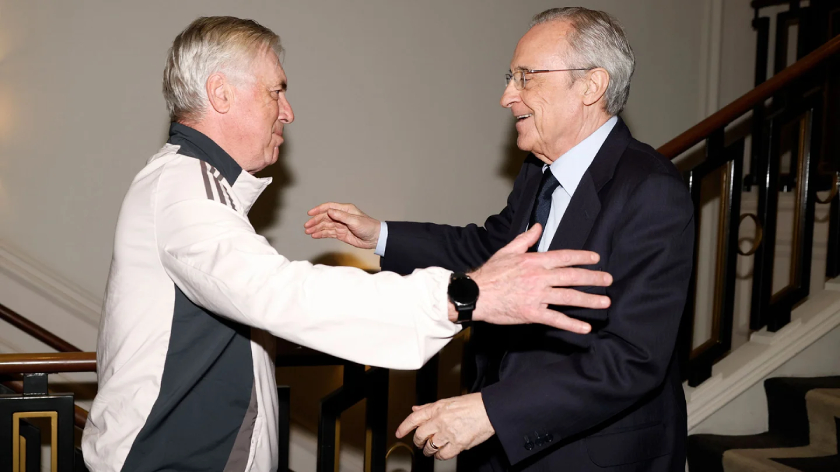 Florentino Pérez aux côtés de l'équipe à Londres pour le choc face à Arsenal (realmadrid.com)
