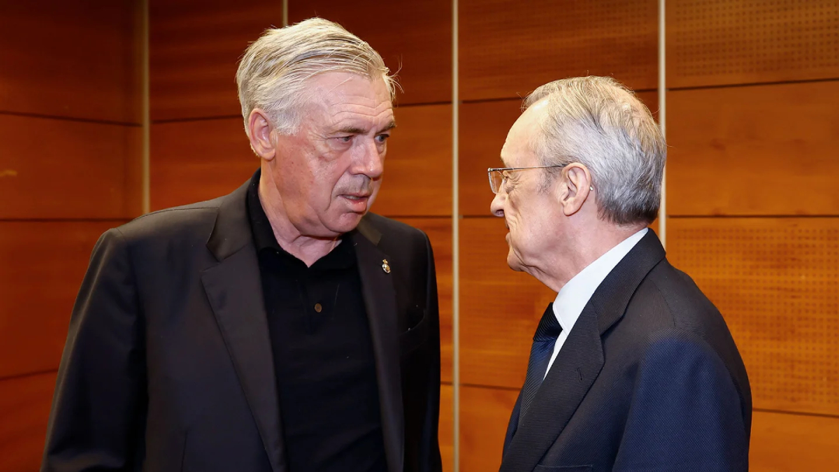 Florentino Pérez avec l'équipe du Real Madrid pour la rencontre face à Alavés (realmadrid.com)