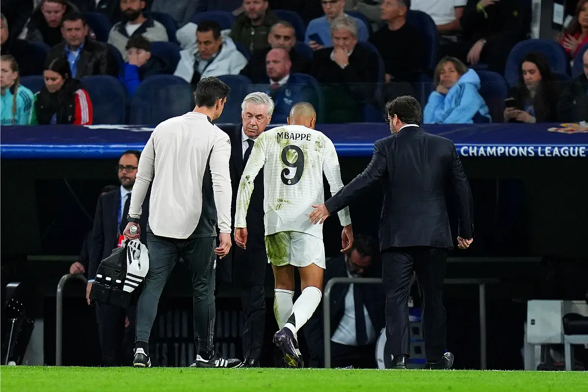 Ancelotti lors de la sortie de Mbappé mercredi (Photo by Angel Martinez/Getty Images).