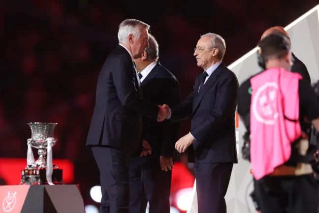 Real Madrid : Pérez et Ancelotti en janvier 2024 (Photo by Yasser Bakhsh/Getty Images).