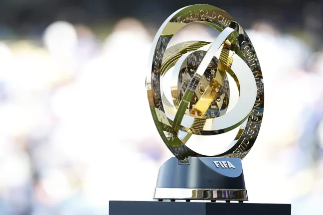 Le trophée du Mondial des clubs 2025 (Photo by Ronald Martinez/Getty Images).