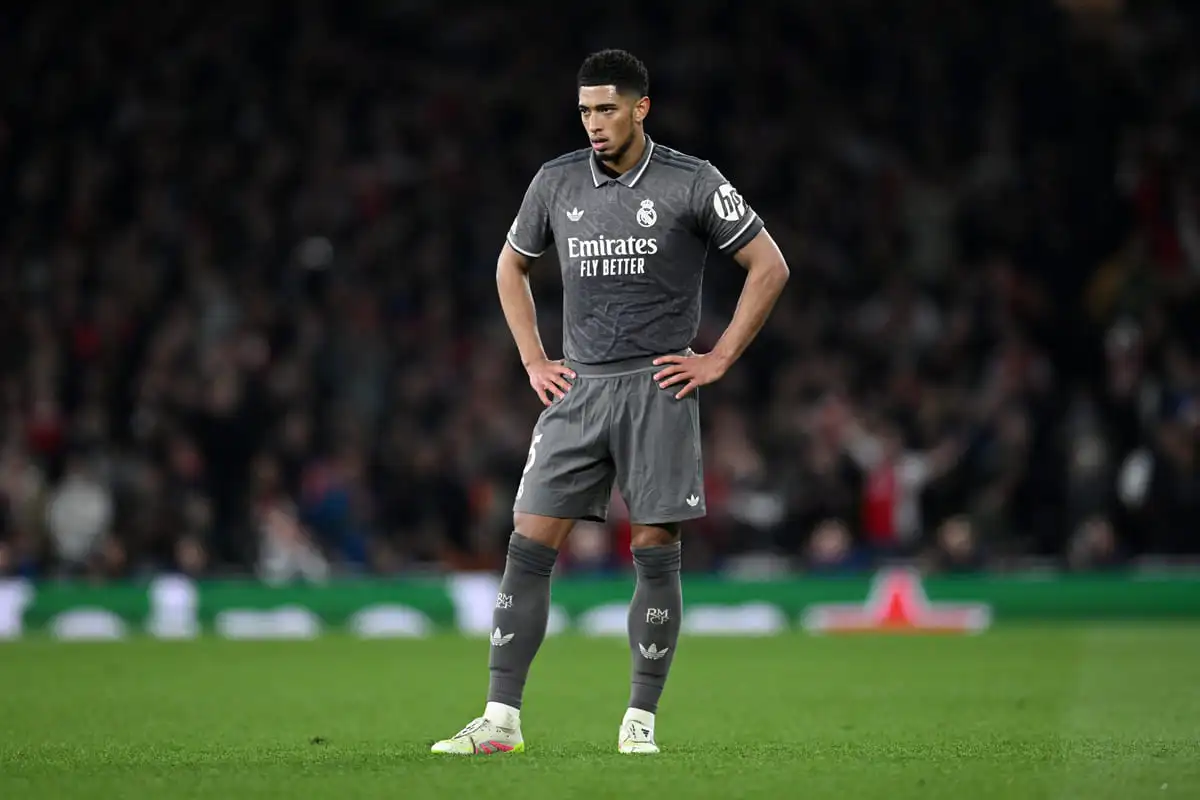LONDON, ENGLAND - APRIL 08: Jude Bellingham of Real Madrid looks dejected after Mikel Merino of Arsenal (not pictured) scores his team's third goal during the UEFA Champions League 2024/25 Quarter Final First Leg match between Arsenal FC and Real Madrid C.F. at Emirates Stadium on April 08, 2025 in London, England. (Photo by Justin Setterfield/Getty Images).