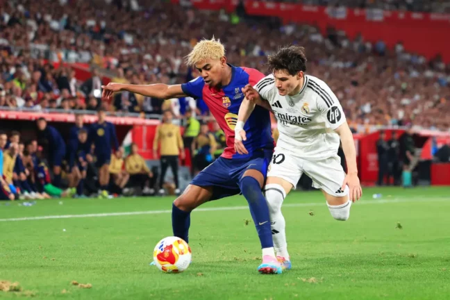 SEVILLE, SPAIN - APRIL 26: Lamine Yamal of FC Barcelona competes for the ball with Fran Garcia of Real Madrid during the Copa del Rey Final match between FC Barcelona and Real Madrid at Estadio de La Cartuja on April 26, 2025 in Seville, Spain. (Photo by Fran Santiago/Getty Images)