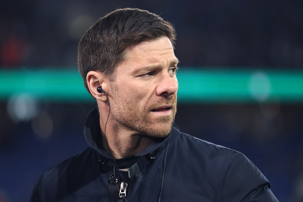 BIELEFELD, GERMANY - APRIL 01: Head coach Xabi Alonso of Bayer 04 Leverkusen looks on prior to the DFB Cup Semi Final between DSC Arminia Bielefeld and Bayer 04 Leverkusen at Schueco Arena on April 01, 2025 in Bielefeld, Germany. (Photo by Christof Koepsel/Getty Images)