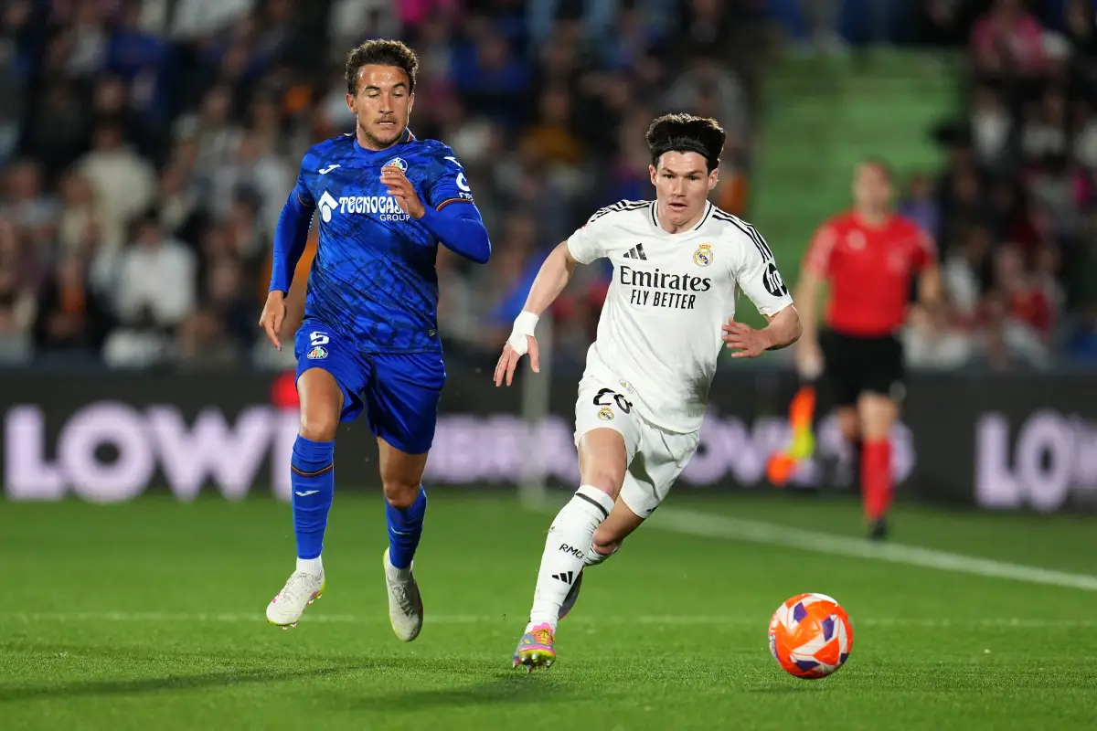 GETAFE, SPAIN - APRIL 23: Fran Garcia of Real Madrid runs with the ball under pressure from Luis Milla of Getafe CF during the LaLiga match between Getafe CF and Real Madrid CF at Coliseum Alfonso Perez on April 23, 2025 in Getafe, Spain. (Photo by Aitor Alcalde/Getty Images)