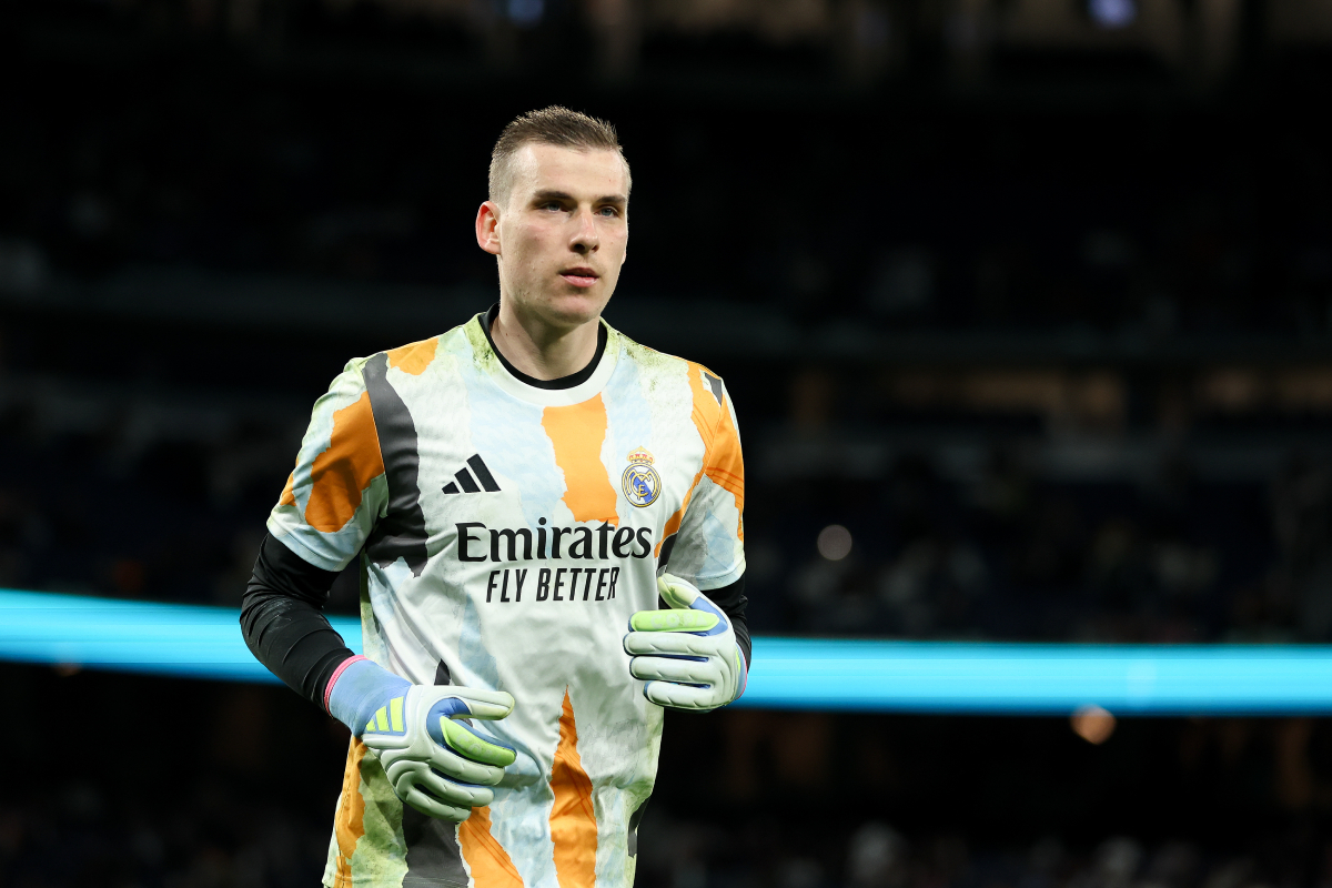 MADRID, SPAIN - MARCH 29: Andriy Lunin of Real Madrid CF warms up prior to the LaLiga match between Real Madrid CF and CD Leganes at Estadio Santiago Bernabeu on March 29, 2025 in Madrid, Spain. (Photo by Florencia Tan Jun/Getty Images)