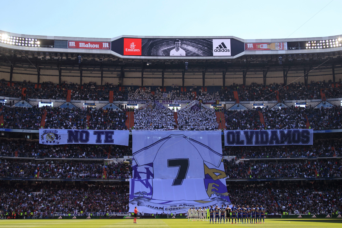 Une minute de silence observée pour les 25 ans du décès de Juanito le 2 avril 2017 au Bernabéu (Photo by Gonzalo Arroyo Moreno/Getty Images)