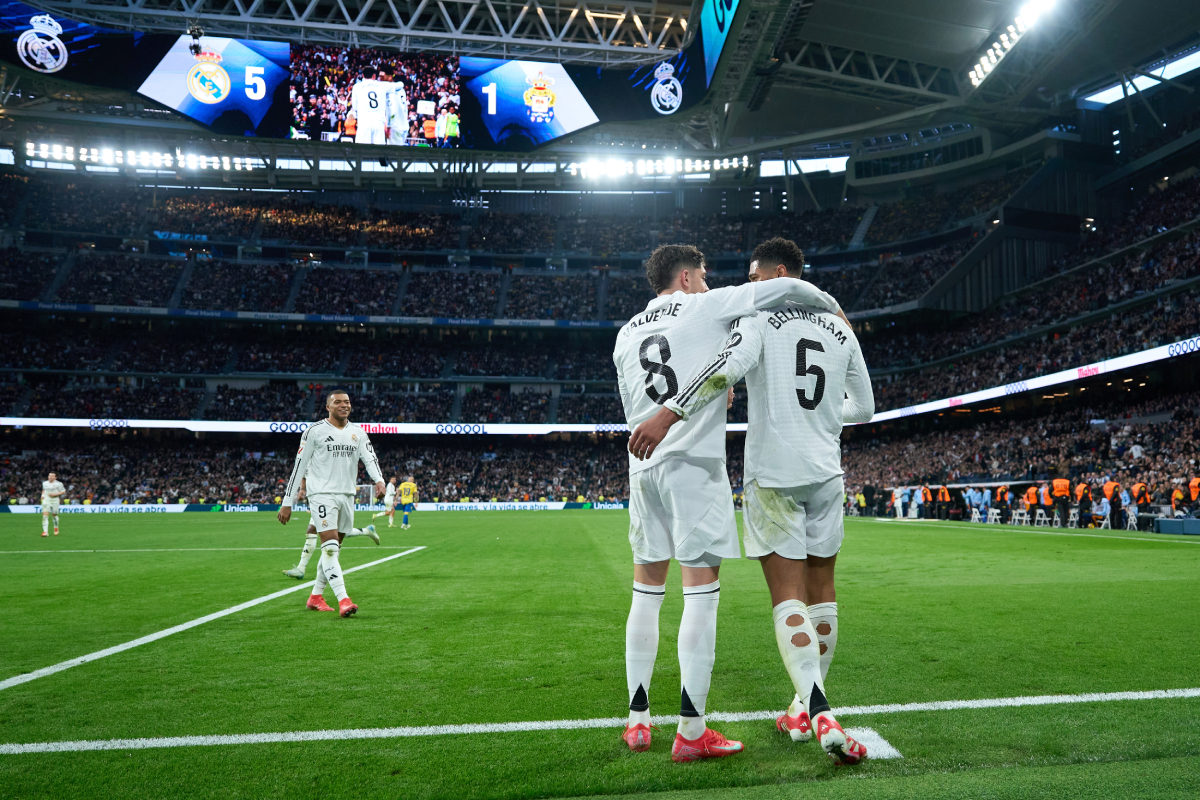 MADRID, SPAIN - JANUARY 19: Jude Bellingham and Federico Valverde celebrate a goal that was later disallowed during the LaLiga match between Real Madrid CF and UD Las Palmas at Estadio Santiago Bernabeu on January 19, 2025 in Madrid, Spain. (Photo by Angel Martinez/Getty Images)