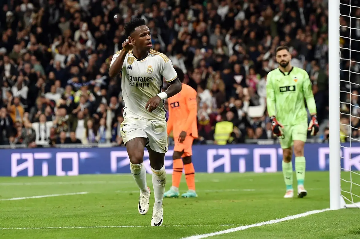 MADRID, SPAIN - NOVEMBER 11: Vinicius Junior of Real Madrid celebrates after scoring the team's second goal during the LaLiga EA Sports match between Real Madrid CF and Valencia CF at Estadio Santiago Bernabeu on November 11, 2023 in Madrid, Spain. (Photo by Denis Doyle/Getty Images)