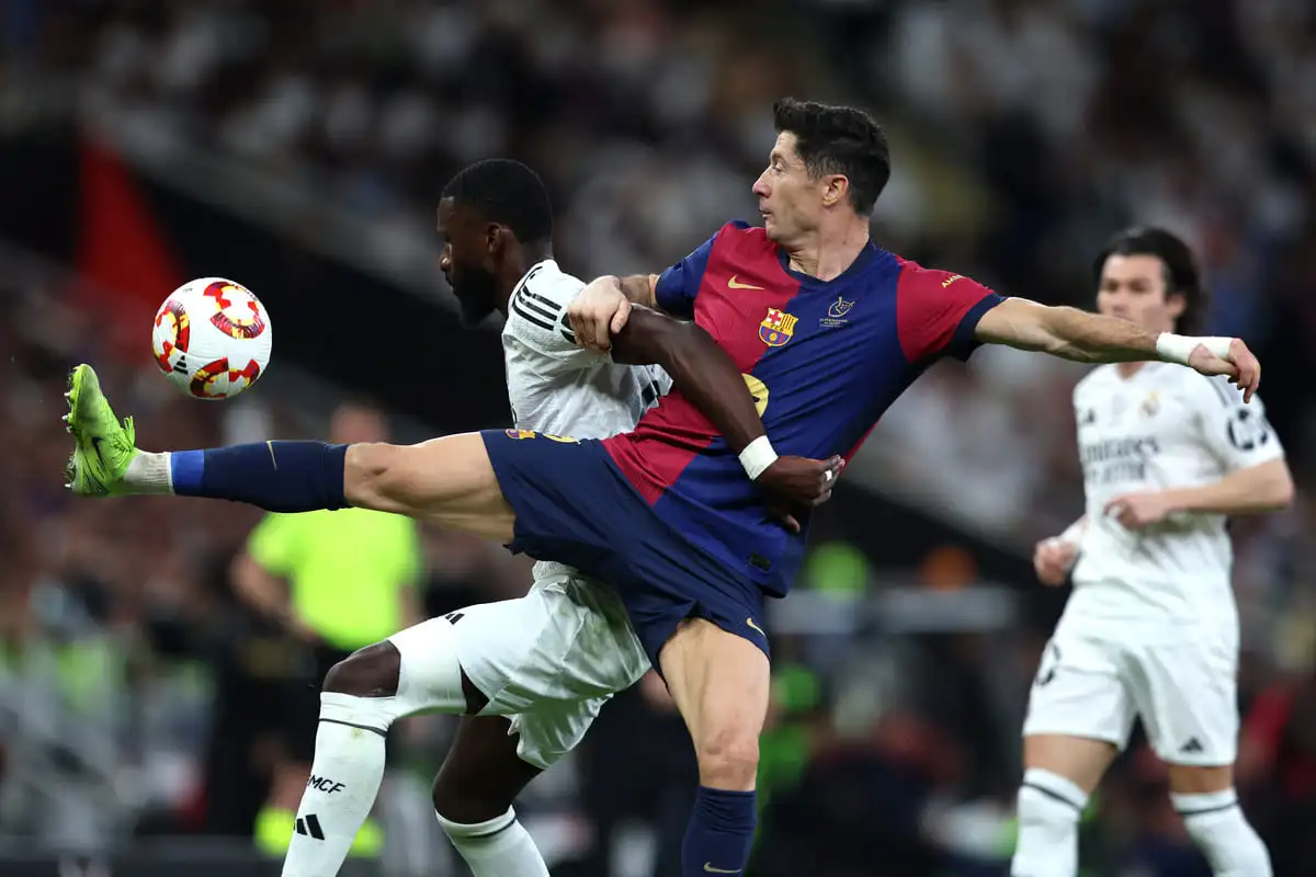 JEDDAH, SAUDI ARABIA - JANUARY 12: Robert Lewandowski of FC Barcelona battles for possession with Antonio Ruediger of Real Madrid (obscured) during the Spanish Super Cup Final between Real Madrid and FC Barcelona at King Abdullah Sports City on January 12, 2025 in Jeddah, Saudi Arabia. (Photo by Yasser Bakhsh/Getty Images)