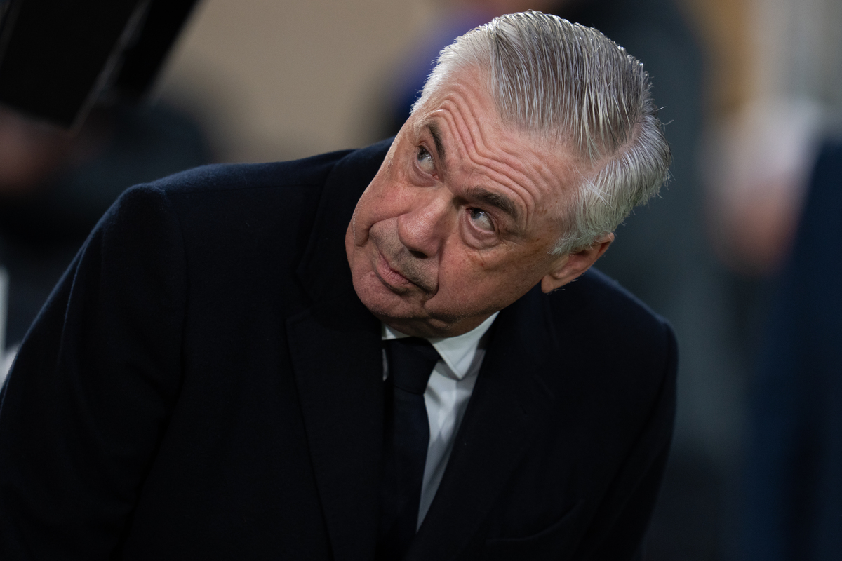 VILLARREAL, SPAIN - MARCH 15: Carlo Ancelotti, Head coach of Real Madrid looks on prior to the LaLiga match between Villarreal CF and Real Madrid CF at Estadio de la Ceramica on March 15, 2025 in Villarreal, Spain. (Photo by Aitor Alcalde/Getty Images)