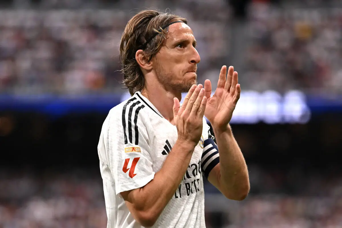 Luka Modric et Carlo Ancelotti ont fait leurs adieux au Santiago Bernabéu. (Photo by Denis Doyle/Getty Images)