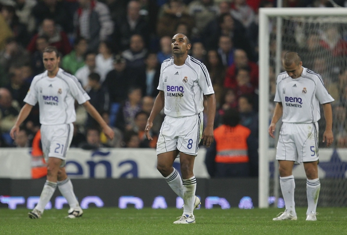 MADRID, SPAIN - NOVEMBER 05: Emerson (C) of Real Madrid reacts after Celta Vigo scored their second goal during the Primera Liga match between Real Madrid and Celta Vigo at the Santiago Bernabeu stadium on November 5, 2006 in Madrid, Spain. (Photo by Denis Doyle/Getty Images)