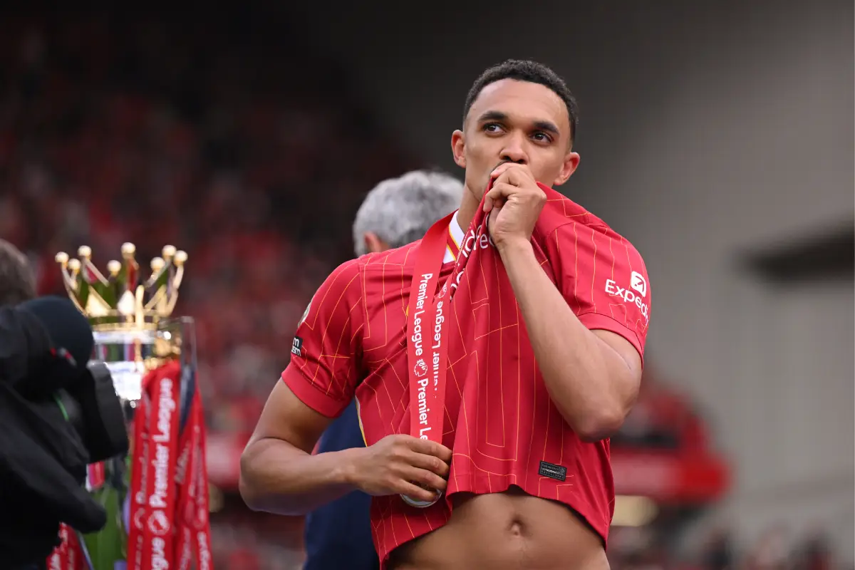 Alexander-Arnold célébrant son dernier titre avec Liverpool (Photo by Michael Regan/Getty Images).