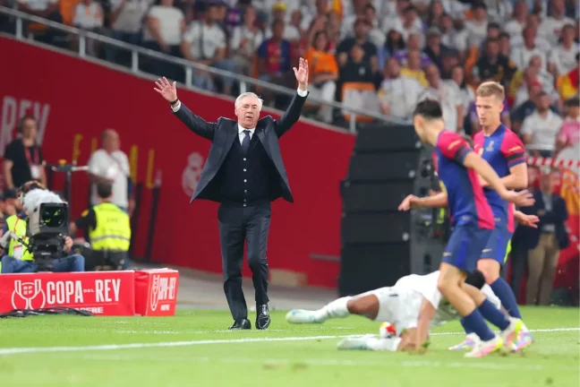 Ancelotti saura-t-il prendre le meilleur sur Flick lors du Clásico (Photo by Fran Santiago/Getty Images) ?