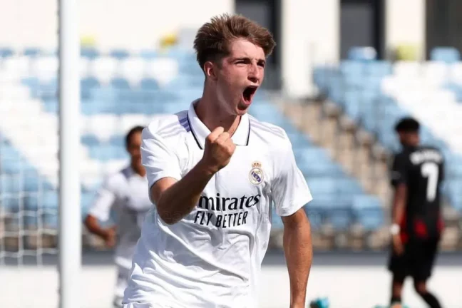 César Palacios avec le maillot du Real Madrid.
