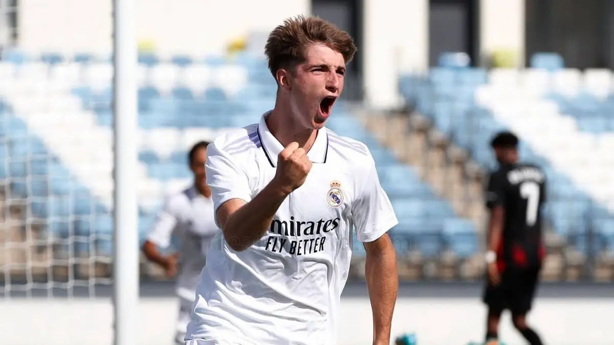 César Palacios avec le maillot du Real Madrid.