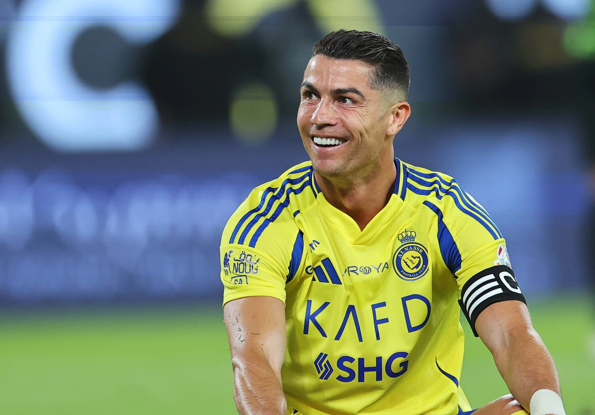 RIYADH, SAUDI ARABIA - MAY 07: Cristiano Ronaldo of Al Nassr reacts during the Saudi Pro League match between Al Nassr and Al Ittihad at Al-Awwal Park on May 07, 2025 in Riyadh, Saudi Arabia. (Photo by Abdullah Ahmed/Getty Images)