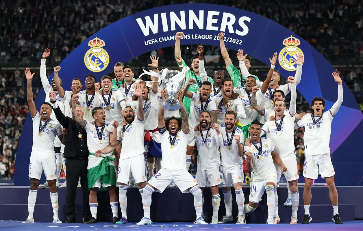 PARIS, FRANCE - MAY 28: Marcelo of Real Madrid lifts the UEFA Champions League trophy after their sides victory during the UEFA Champions League final match between Liverpool FC and Real Madrid at Stade de France on May 28, 2022 in Paris, France. (Photo by Julian Finney/Getty Images)