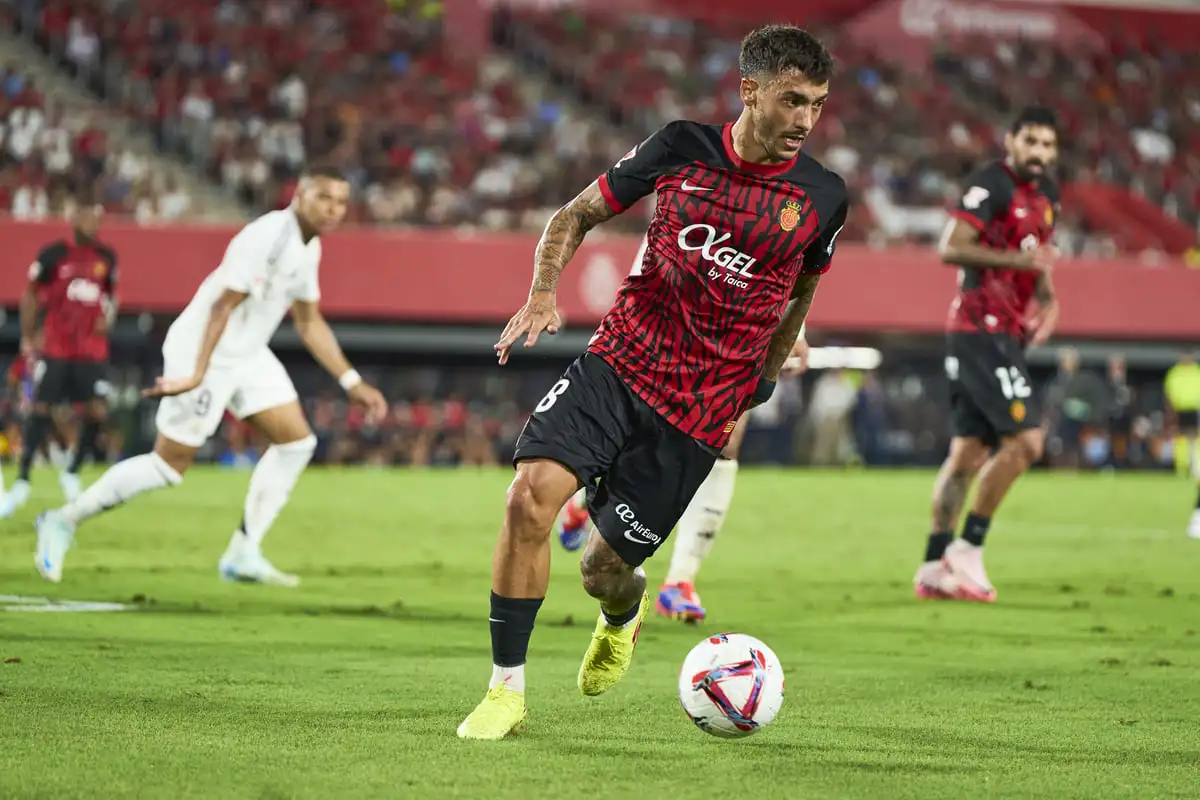 MALLORCA, SPAIN - AUGUST 18: Antonio Sanchez of RCD Mallorca controls the ball during the La Liga match between RCD Mallorca and Real Madrid CF at Estadi de Son Moix on August 18, 2024 in Mallorca, Spain. (Photo by Rafa Babot/Getty Images) Majorque
