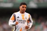 SEVILLE, SPAIN - MARCH 01: Rodrygo of Real Madrid warms up prior to the LaLiga match between Real Betis Balompie and Real Madrid CF at Estadio Benito Villamarin on March 01, 2025 in Seville, Spain. (Photo by Fran Santiago/Getty Images).