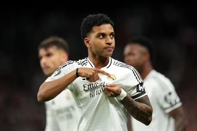 MADRID, SPAIN - MARCH 04: Rodrygo of Real Madrid celebrates scoring his team's first goal during the UEFA Champions League 2024/25 Round of 16 first leg match between Real Madrid C.F. and Atletico de Madrid at Santiago Bernabeu Stadium on March 04, 2025 in Madrid, Spain. (Photo by Aitor Alcalde/Getty Images)