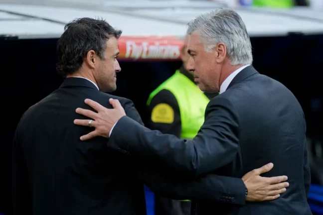 MADRID, SPAIN - OCTOBER 25: Head coach Carlo Ancelotti (R) of Real Madrid CF welcomes head coach Luis Enrique Martinez (L) of FC Barcelona during the La Liga match between Real Madrid CF and FC Barcelona at Estadio Santiago Bernabeu on October 25, 2014 in Madrid, Spain. (Photo by Gonzalo Arroyo Moreno/Getty Images).