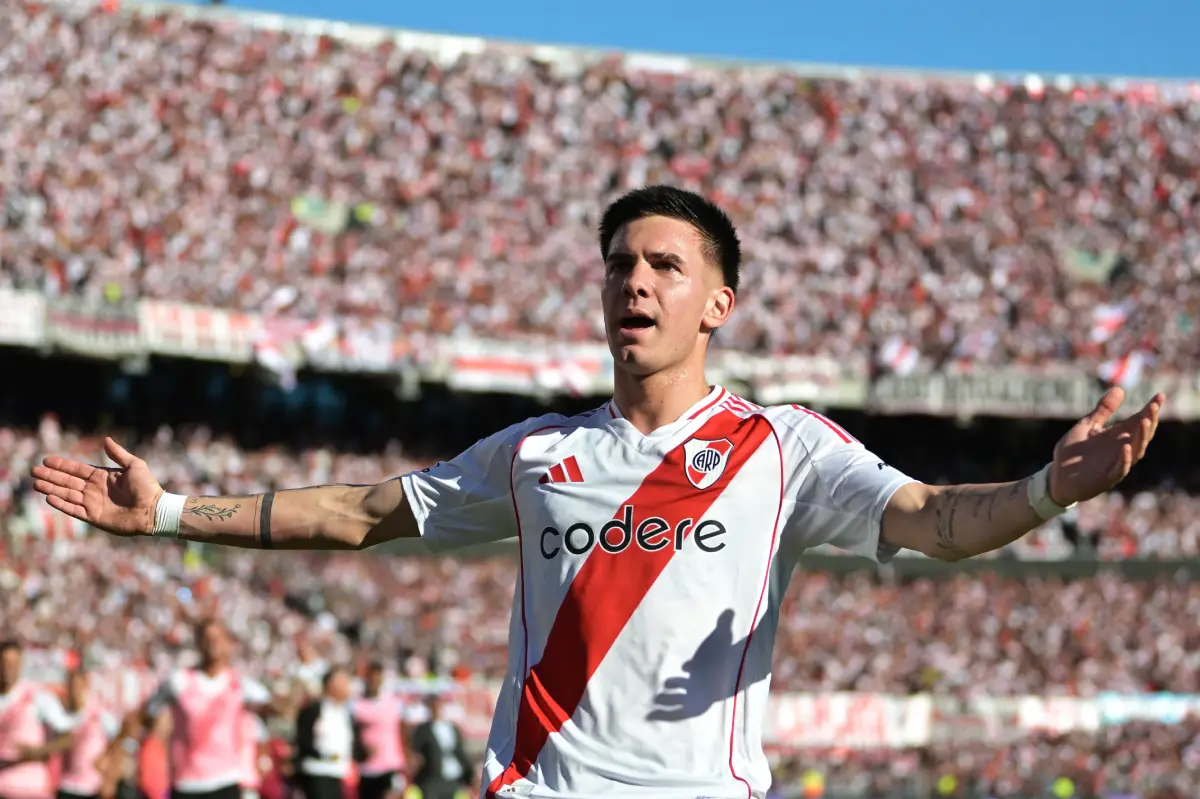 BUENOS AIRES, ARGENTINA - APRIL 27: Franco Mastantuono of River Plate celebrates after scoring the team's first goal during the Torneo Apertura Betano 2025 match between River Plate and Boca Juniors at Estadio Mas Monumental Antonio Vespucio Liberti on April 27, 2025 in Buenos Aires, Argentina. (Photo by Marcelo Endelli/Getty Images)