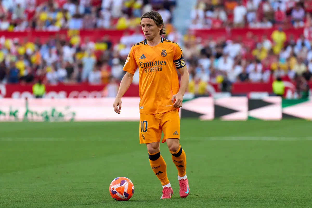SEVILLE, SPAIN - MAY 18: Luka Modric of Real Madrid in action during the LaLiga match between Sevilla FC and Real Madrid CF at Estadio Ramon Sanchez Pizjuan on May 18, 2025 in Seville, Spain. (Photo by Angel Martinez/Getty Images)