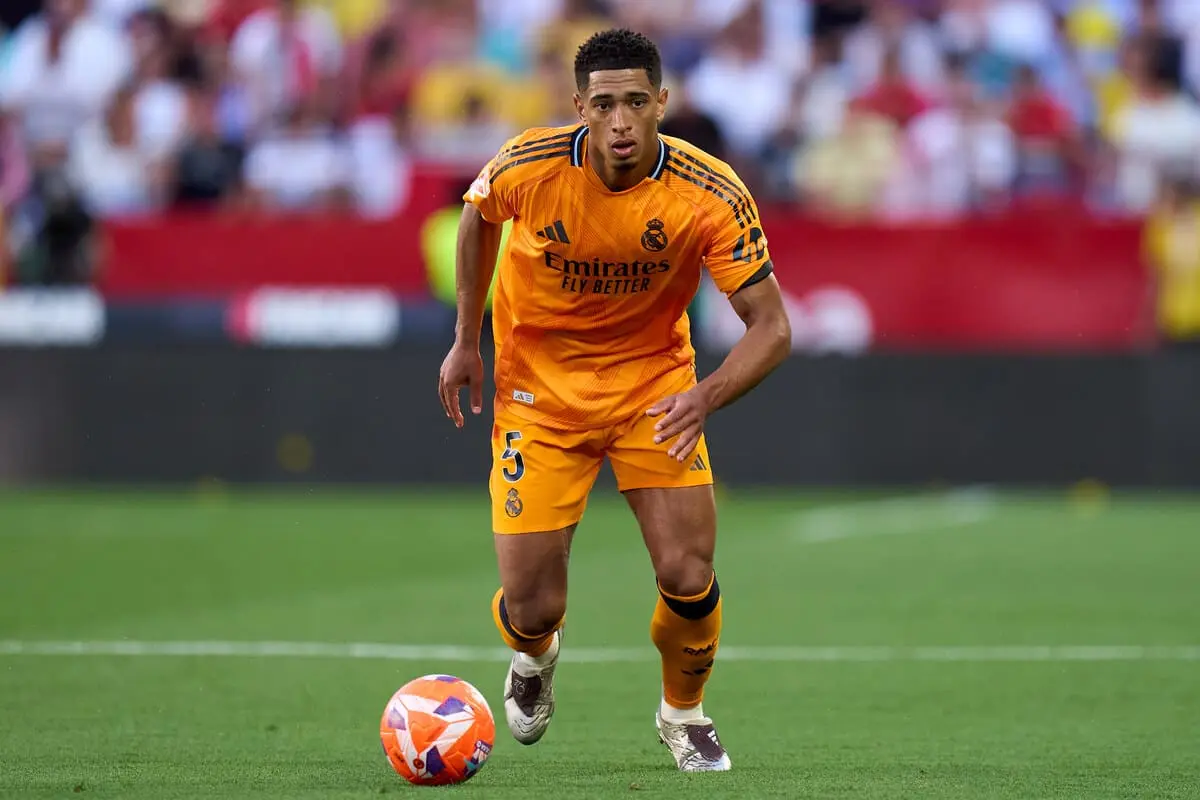 SEVILLE, SPAIN - MAY 18: Jude Bellingham of Real Madrid in action during the LaLiga match between Sevilla FC and Real Madrid CF at Estadio Ramon Sanchez Pizjuan on May 18, 2025 in Seville, Spain. (Photo by Angel Martinez/Getty Images)