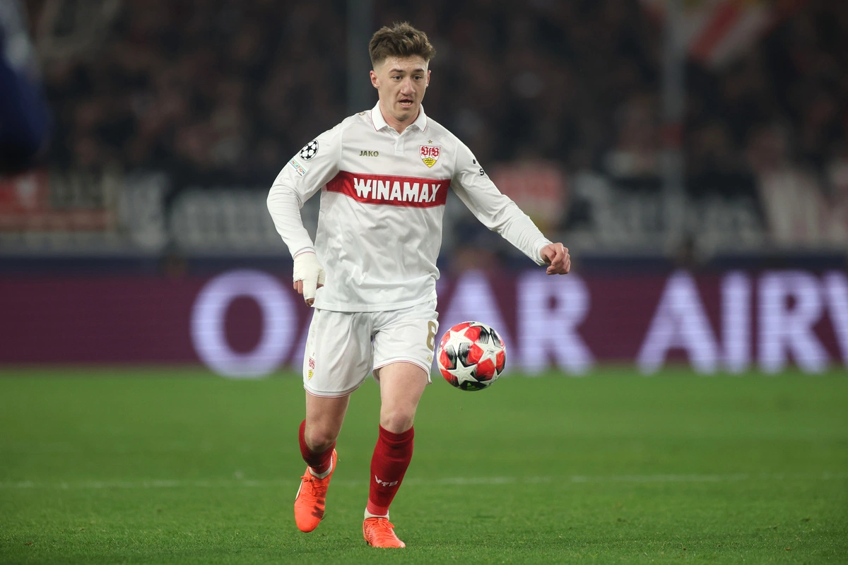 STUTTGART, GERMANY - JANUARY 29: Angelo Stiller of VfB Stuttgart controls the ball during the UEFA Champions League 2024/25 League Phase MD8 match between VfB Stuttgart and Paris Saint-Germain at Stuttgart Arena on January 29, 2025 in Stuttgart, Germany. (Photo by Alex Grimm/Getty Images)