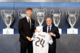 Dean Huijsen avec Florentino Pérez. (realmadrid.com) Real Madrid