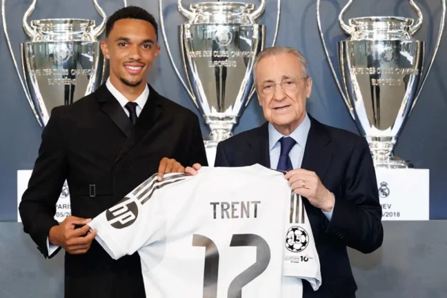 Trent Alexander-Arnold avec Florentino Pérez. (realmadrid.com)