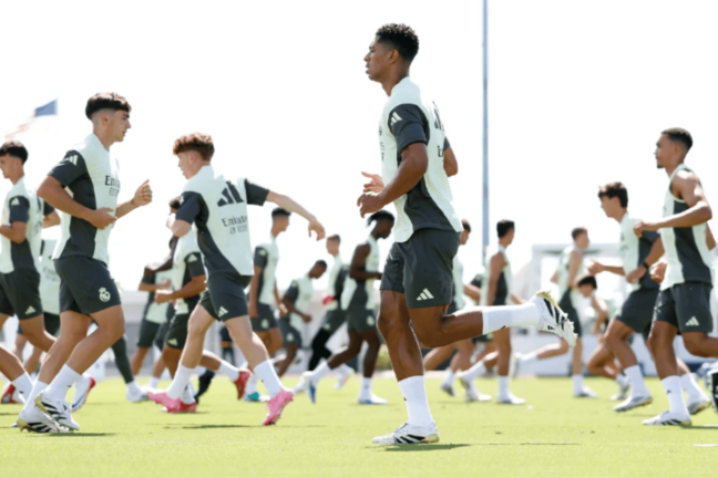 Le Real Madrid effectue sa première séance d'entraînement au Gardens North County District Park de Palm Beach (Pedro Castillo et Antonio Villalba).