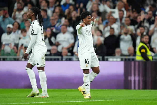 MADRID, SPAIN - APRIL 01: Endrick of Real Madrid celebrates after he scores his teams first goal during the Copa del Rey semifinal match between Real Madrid and Real Sociedad at Estadio Santiago Bernabeu on April 01, 2025 in Madrid, Spain. (Photo by Angel Martinez/Getty Images)