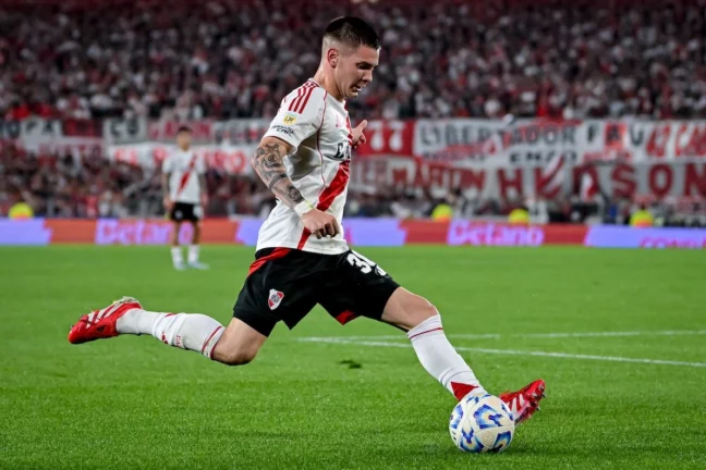 BUENOS AIRES, ARGENTINA - MAY 4: Franco Mastantuono of River Plate shoots during a Torneo Apertura Betano 2025 Group B match between River Plate and Velez Sarsfield at Estadio Mas Monumental Antonio Vespucio Liberti on May 4, 2025 in Buenos Aires, Argentina. (Photo by Marcelo Endelli/Getty Images)