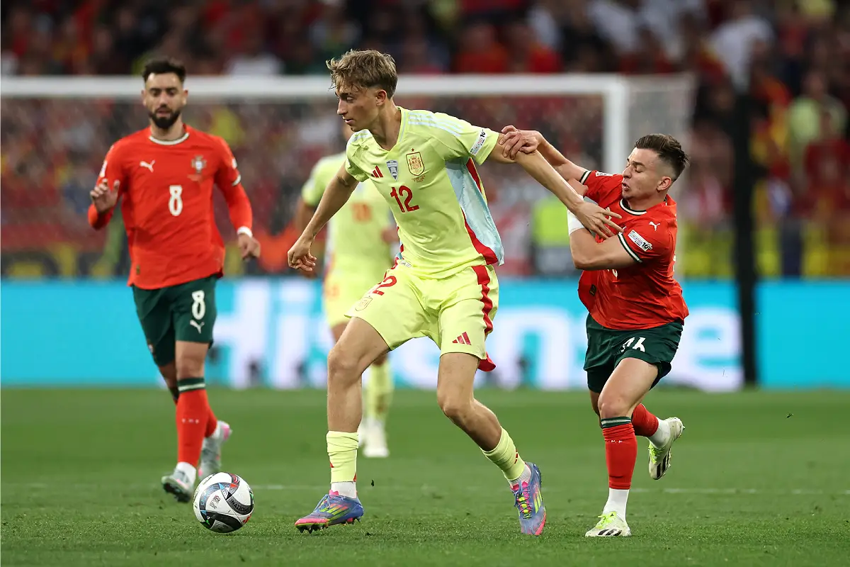 Dean Huijsen avec l'Espagne en Ligue des nations (Photo by Lars Baron/Getty Images).