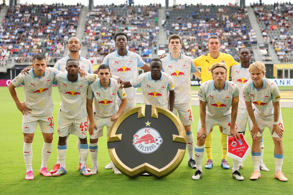 Les joueurs du RB Salzbourg avant le match contre Al-Hilal (Photo by Michael Reaves/Getty Images).