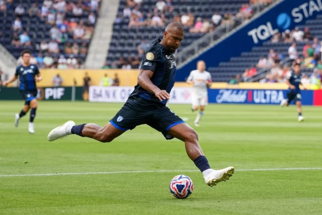 CINCINNATI, OHIO - JUNE 18: Salomon Rondon #23 of CF Pachuca attempts a shot on goal in the first half during the FIFA Club World Cup 2025 group H match between CF Pachuca and FC Salzburg at TQL Stadium on June 18, 2025 in Cincinnati, Ohio. (Photo by Dylan Buell/Getty Images) l Real Madrid