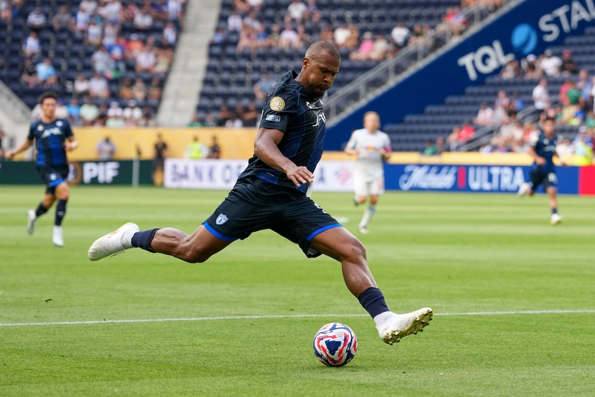 CINCINNATI, OHIO - JUNE 18: Salomon Rondon #23 of CF Pachuca attempts a shot on goal in the first half during the FIFA Club World Cup 2025 group H match between CF Pachuca and FC Salzburg at TQL Stadium on June 18, 2025 in Cincinnati, Ohio. (Photo by Dylan Buell/Getty Images) l Real Madrid