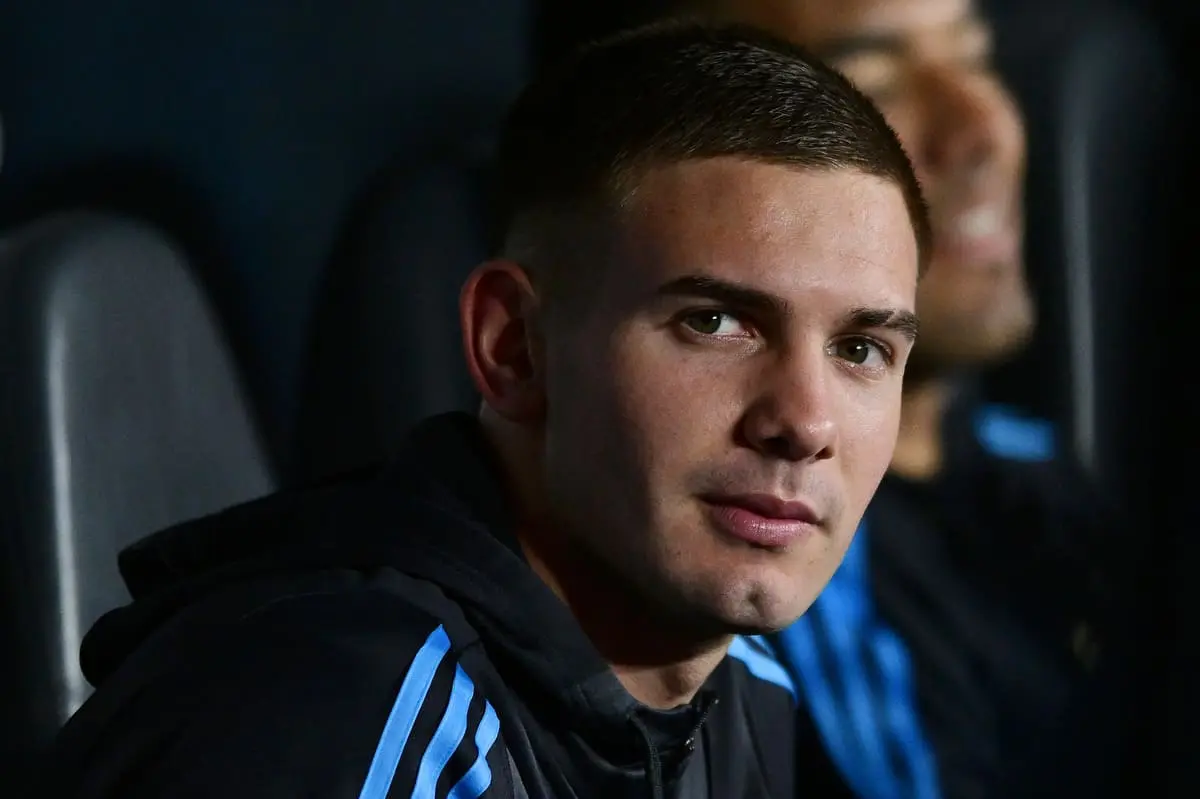 BUENOS AIRES, ARGENTINA - JUNE 10: Franco Mastantuono of Argentina looks on from the bench prior to the FIFA World Cup 2026 South American Qualifier match between Argentina and Colombia at Estadio Más Monumental Antonio Vespucio Liberti on June 10, 2025 in Buenos Aires, Argentina. (Photo by Marcelo Endelli/Getty Images).