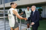 Florentino Pérez salue l’effectif du Real Madrid avant le Mondial des Clubs (realmadrid.com)