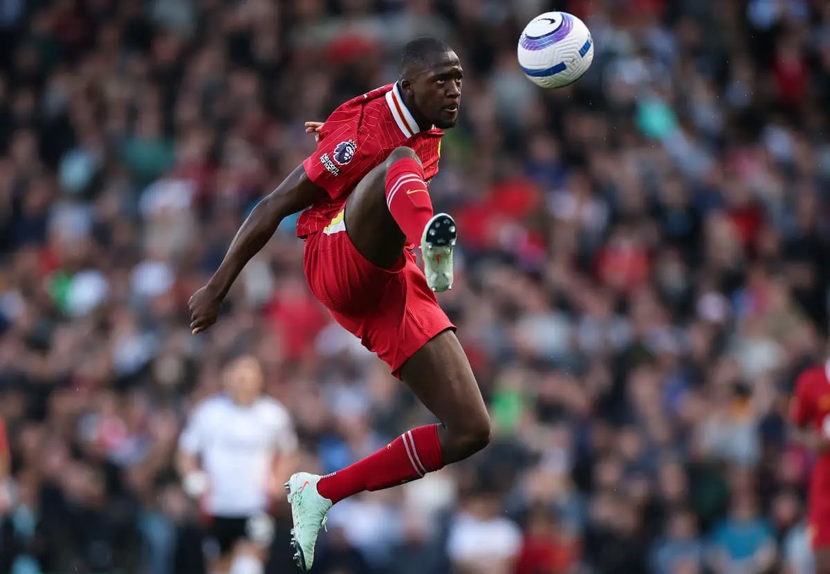 LONDON, ENGLAND - APRIL 06: Ibrahima Konate of Liverpool controls the ball during the Premier League match between Fulham FC and Liverpool FC at Craven Cottage on April 06, 2025 in London, England. (Photo by Ryan Pierse/Getty Images).