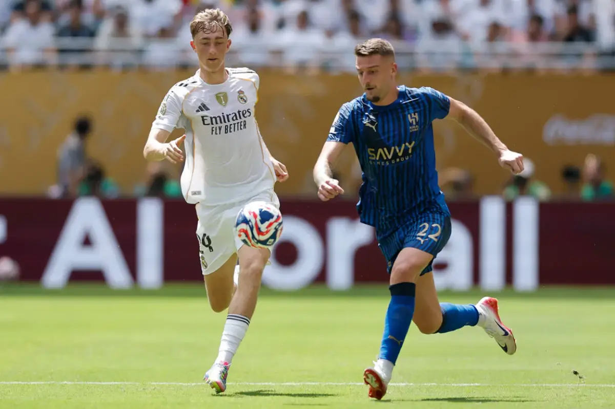 Huijsen nominé pour le prix meilleur jeune de Premier League par ses pairs (realmadrid.com)