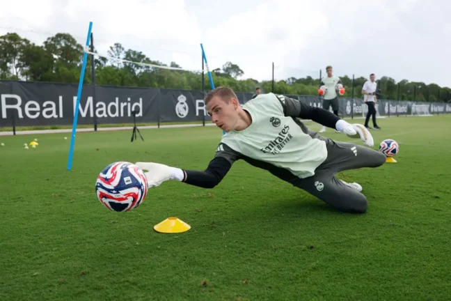 Andriy Lunin reste fidèle au Real Madrid (realmadrid.com)