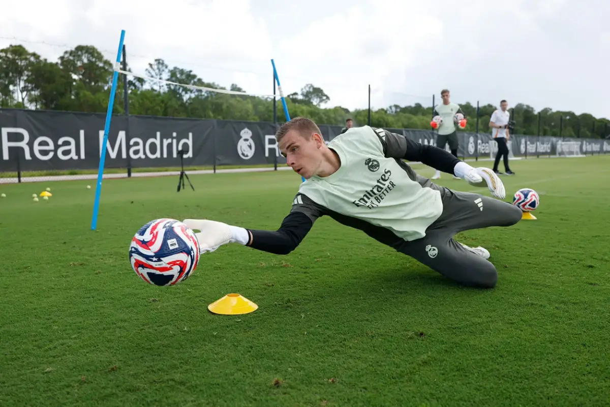 Andriy Lunin reste fidèle au Real Madrid (realmadrid.com)