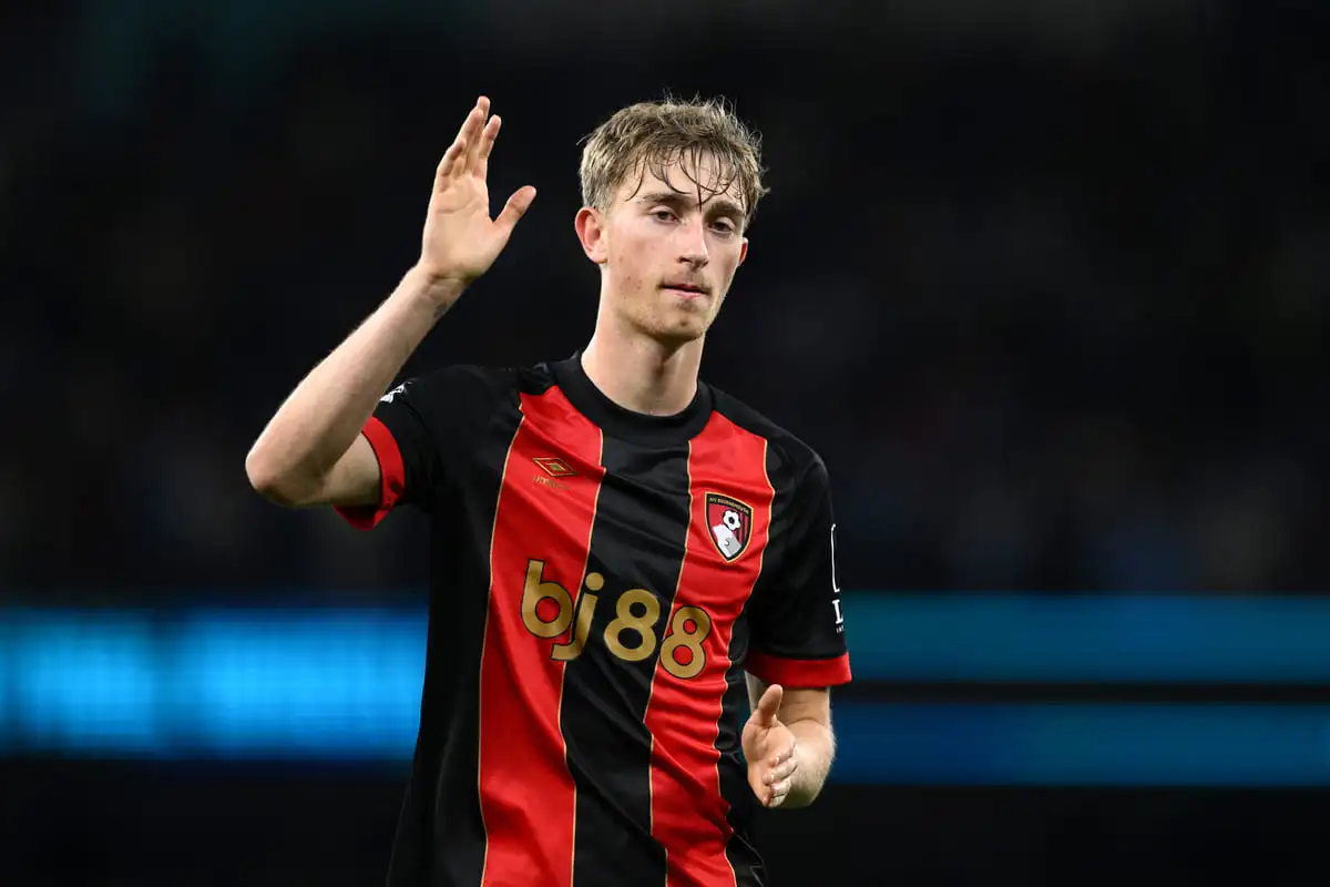 MANCHESTER, ENGLAND - MAY 20: Dean Huijsen of AFC Bournemouth acknowledges the fans after the team's defeat in the Premier League match between Manchester City FC and AFC Bournemouth at Etihad Stadium on May 20, 2025 in Manchester, England. This match is to be Kevin De Bruyne’s last home match for Manchester City before he departs in the summer when his contract expires. De Bruyne, will receive a guard of honour from team-mates and staff after a successful 10-year career at the club seeing him win 6 leagues titles and the Champions League. (Photo by Stu Forster/Getty Images).