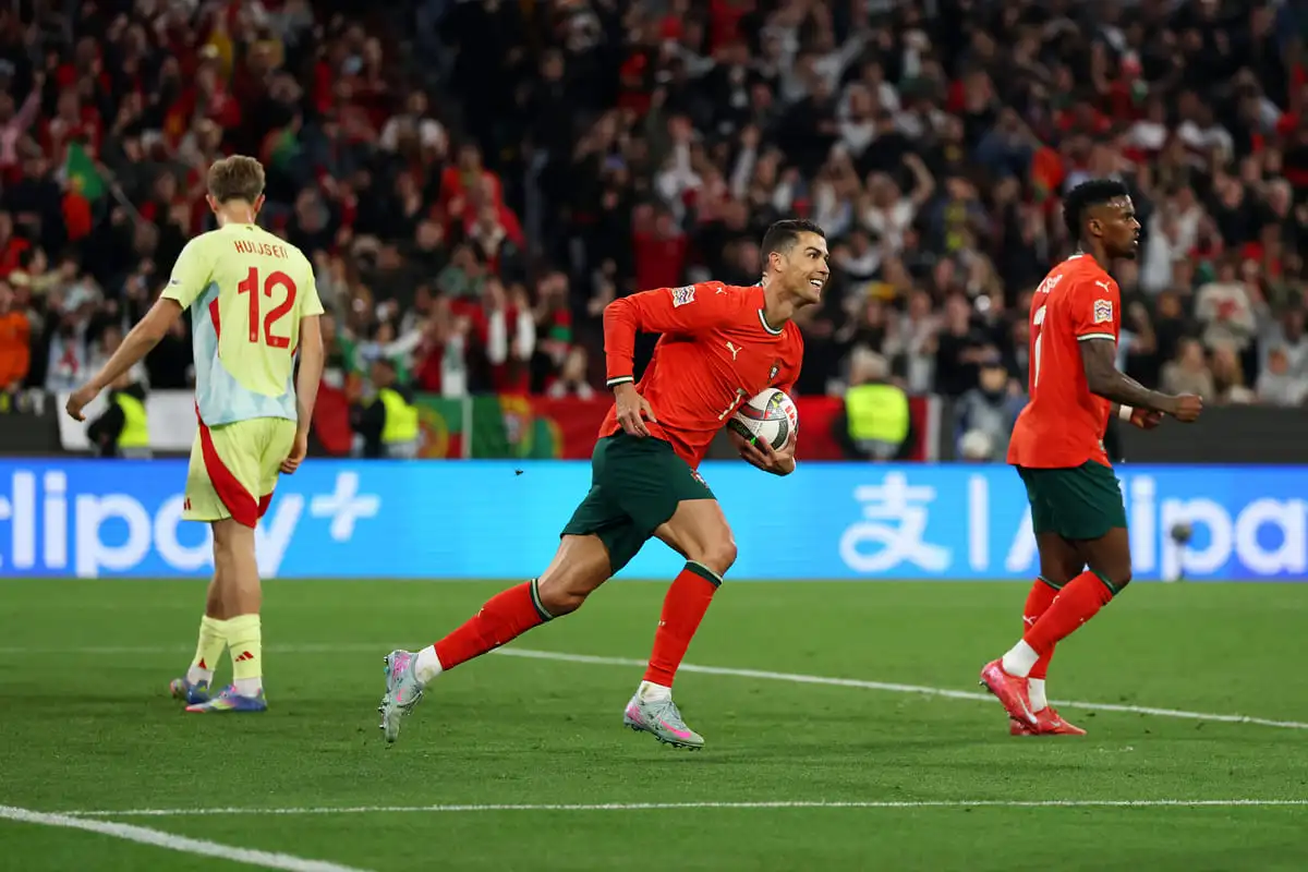 MUNICH, ALLEMAGNE - 8 JUIN : Le Portugais Cristiano Ronaldo célèbre son deuxième but lors de la finale de la Ligue des Nations 2025 entre le Portugal et l'Espagne à la Munich Football Arena, le 8 juin 2025 à Munich, en Allemagne. (Photo de Lars Baron/Getty Images)