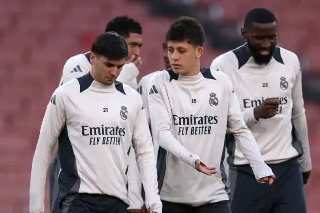 LONDON, ENGLAND - APRIL 07: Arda Gueler and Brahim Diaz of Real Madrid talk during a training session ahead of their UEFA Champions League 2024/25 quarter final first leg match at Emirates Stadium on April 07, 2025 in London, England. (Photo by Alex Davidson/Getty Images)