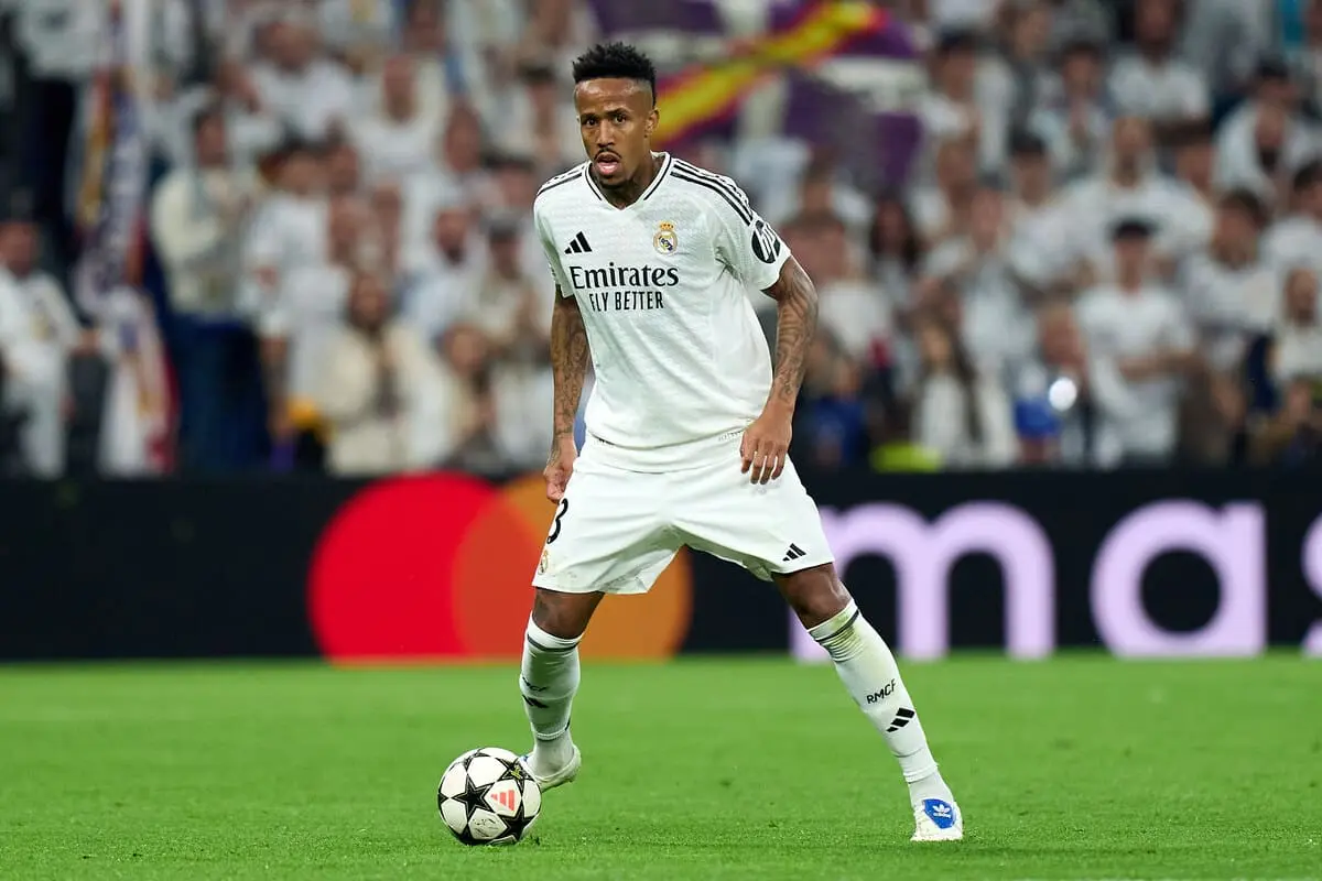 MADRID, SPAIN - NOVEMBER 05: Eder Militao of Real Madrid controls the ball during the UEFA Champions League 2024/25 League Phase MD4 match between Real Madrid C.F. and AC Milan at Estadio Santiago Bernabeu on November 05, 2024 in Madrid, Spain. (Photo by Angel Martinez/Getty Images).